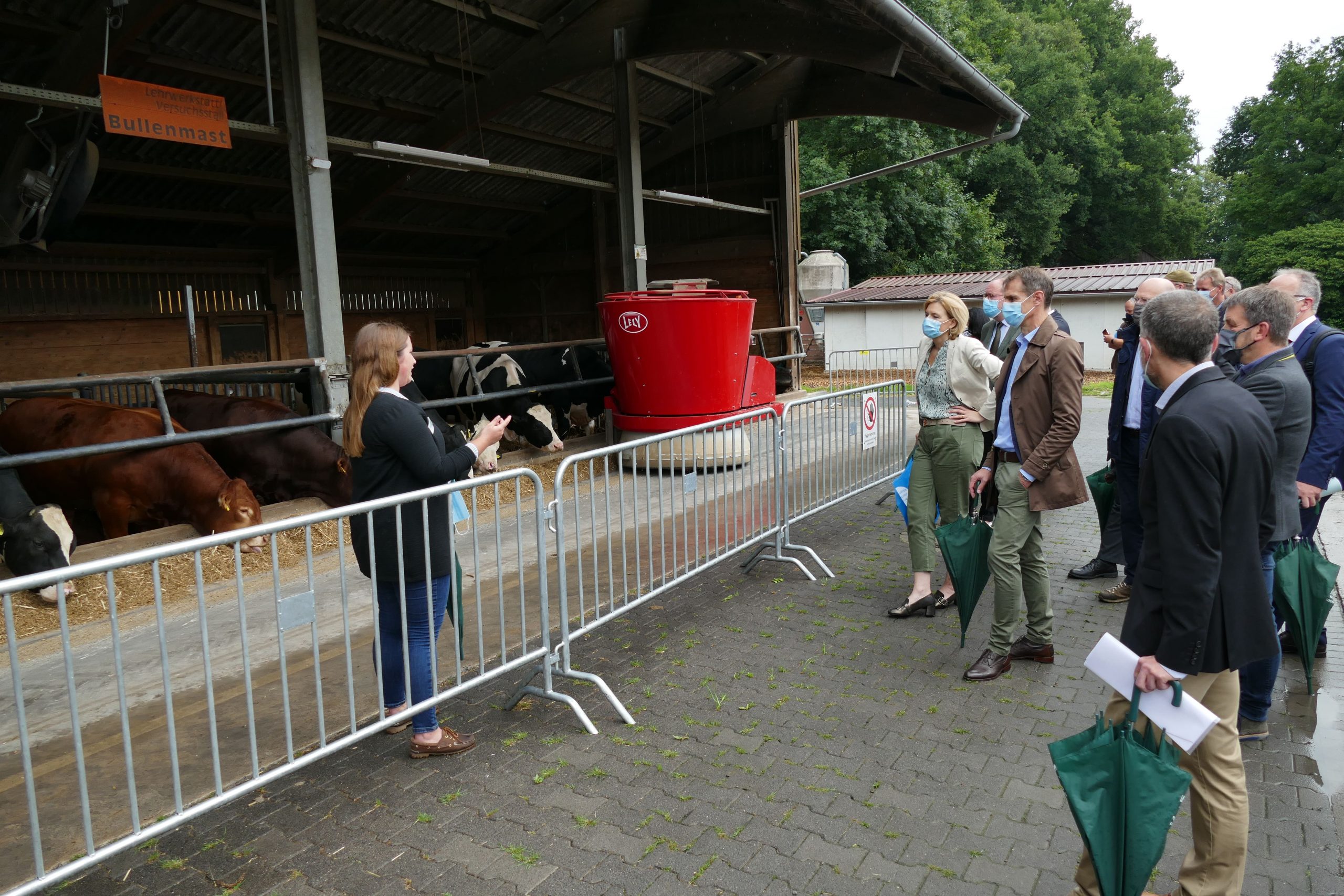 Julia Klöckner besucht das Versuchs- und Bildungszentrum Landwirtschaft Haus Düsse